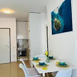 Sunny 2br Steps From The Sea By Pikhost Apartment Vlorë