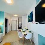Apartment Sunny 2br Steps From The Sea By Pikhost