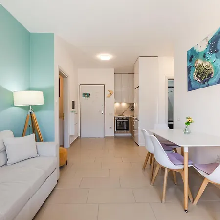 Lejlighed Sunny 2br Steps From The Sea By Pikhost