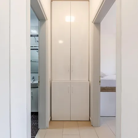 Lejlighed Sunny 2br Steps From The Sea By Pikhost