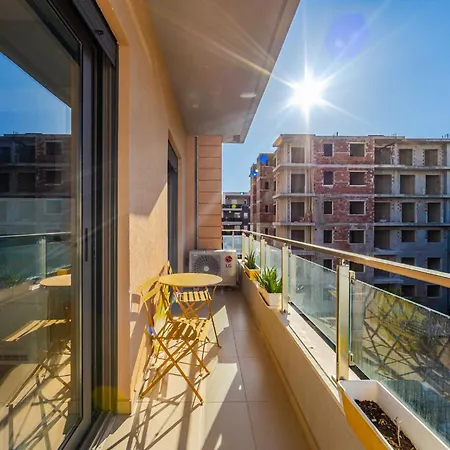 Lejlighed Sunny 2br Steps From The Sea By Pikhost Vlorë