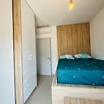 شقة Sunny 2br Steps From The Sea By Pikhost فلورا